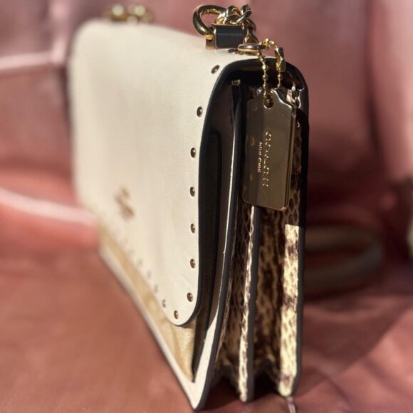 Coach Klare Crossbody bag in Signature Canvas with Rivets - Picture 6 of 10